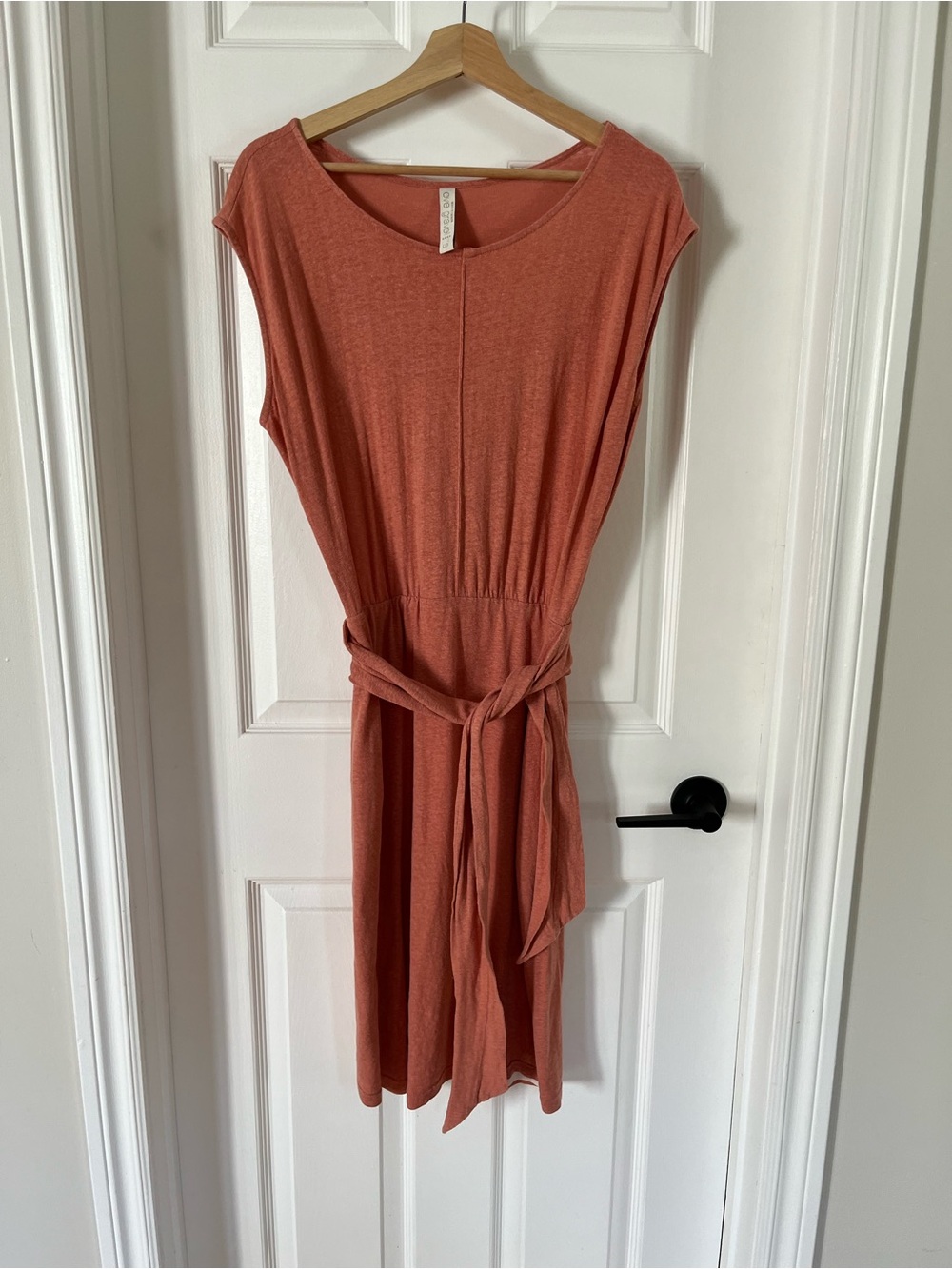 Eve Gravel Midi Jersey Tie-Waist Dress